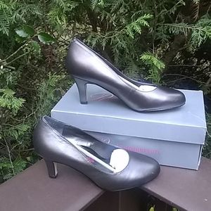 Ros Hommerson Janet Pewter Pumps - LIKE NEW